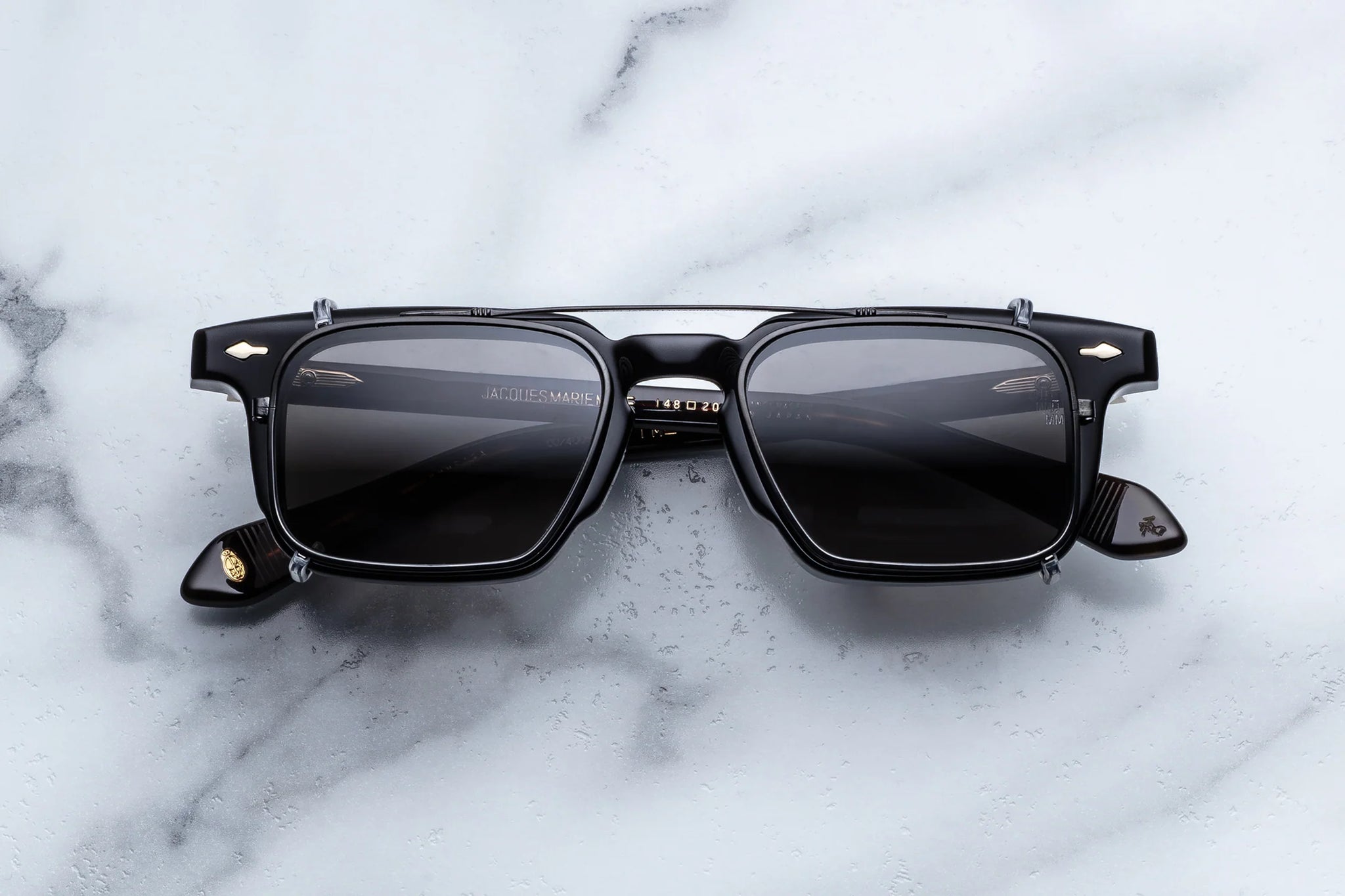 Moscova_On_Frame_Black_Clip_On