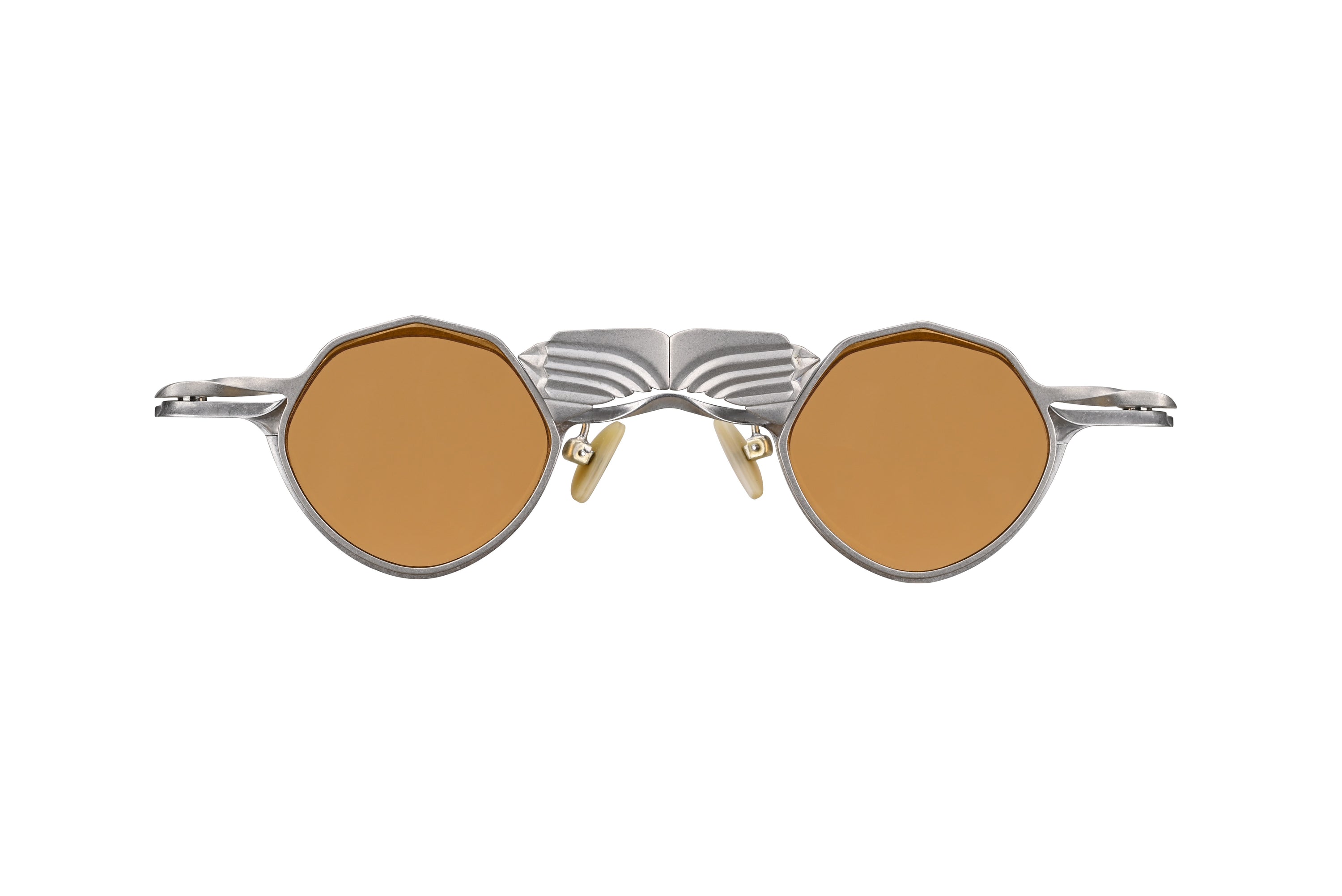 RIGARDS round sunglasses in textured silver metal with amber lenses and an ornate sculptural bridge, shown from the front.