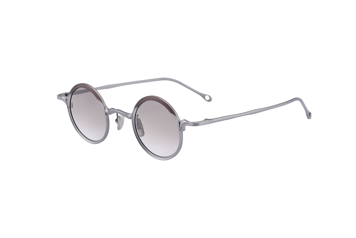 The RIGARDS RG1199CU sunglasses by RIGARDS feature round, silver frames with thin metal arms and gradient UV400 sun lenses, displayed on a white background at a slight angle.