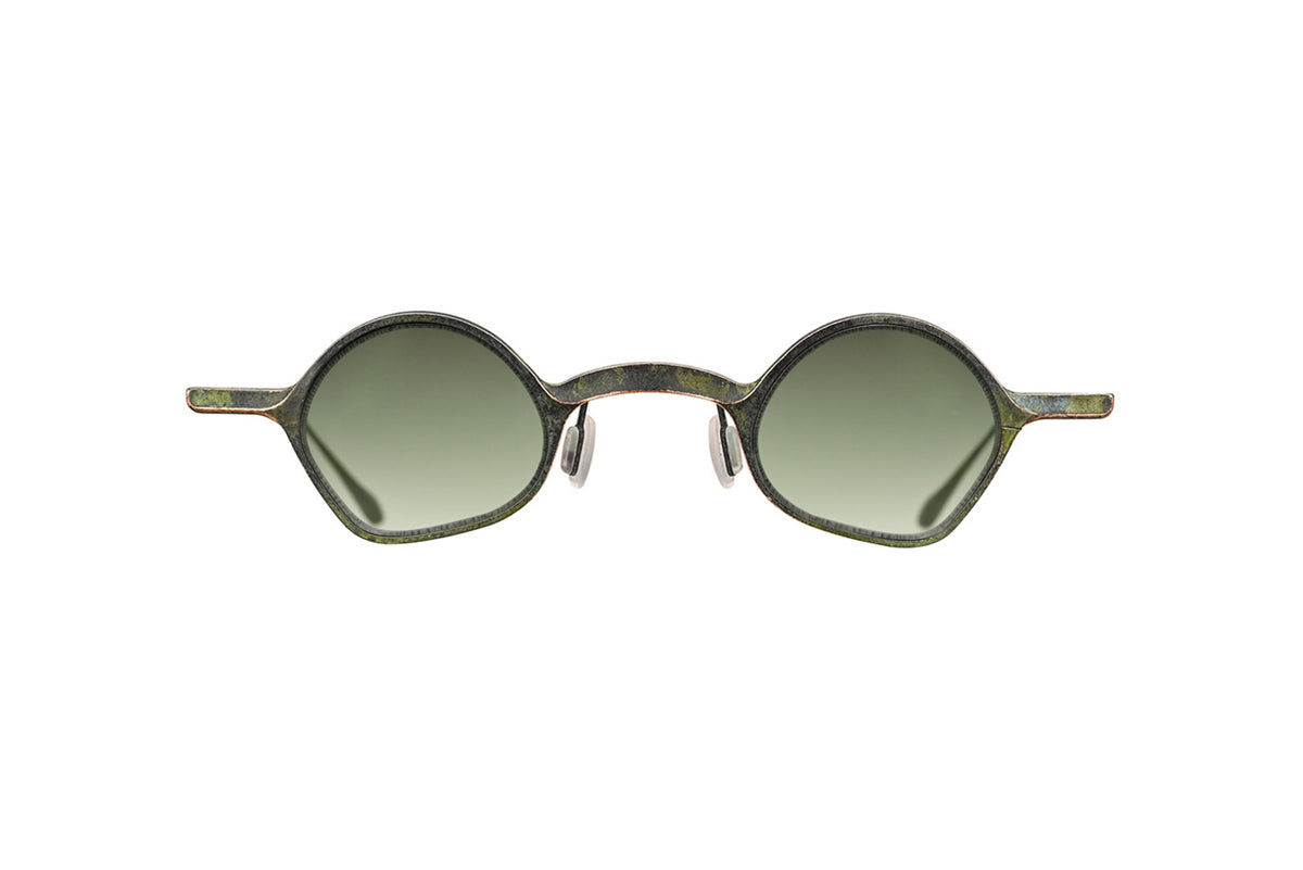RIGARDS round sunglasses in textured dark green metal with green gradient lenses and a sculpted bridge, shown from the front.